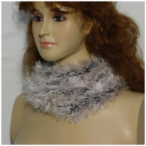 Scarf, circle, multiple wrap around styles. Knit, - Picture 4 of 8